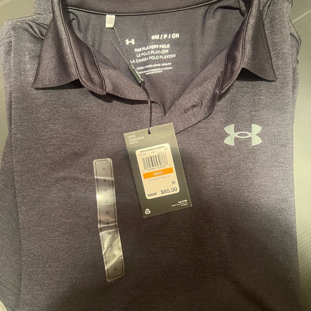 Men’s under armor playoff polo. (Size S)
